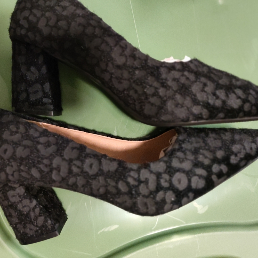Shoes - Picture 2 of 4